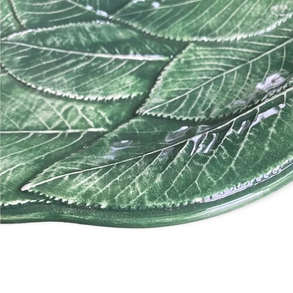 VIETRI FOGLIA LEONARDO MAJOLICA Green Leaf Plate - Picture 7 of 9